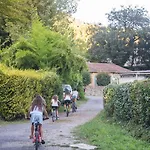 Maeva Escapades Du Chateau De L'hom Campingplatz 4*
