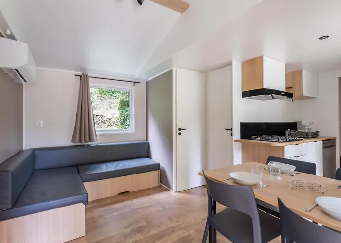 Maeva Escapades Du Château De L'hom Parque de Campismo 4*